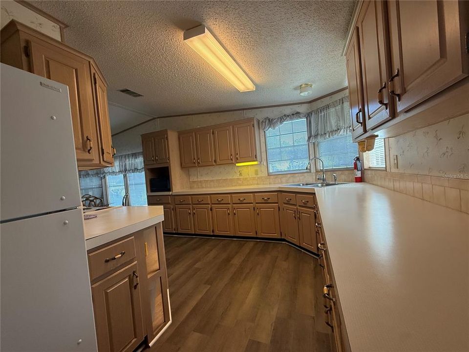 For Sale: $189,900 (2 beds, 2 baths, 1248 Square Feet)