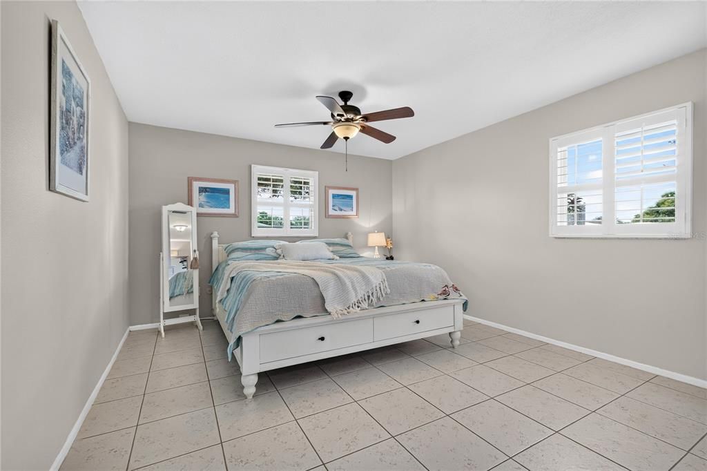 For Sale: $449,000 (2 beds, 2 baths, 1464 Square Feet)