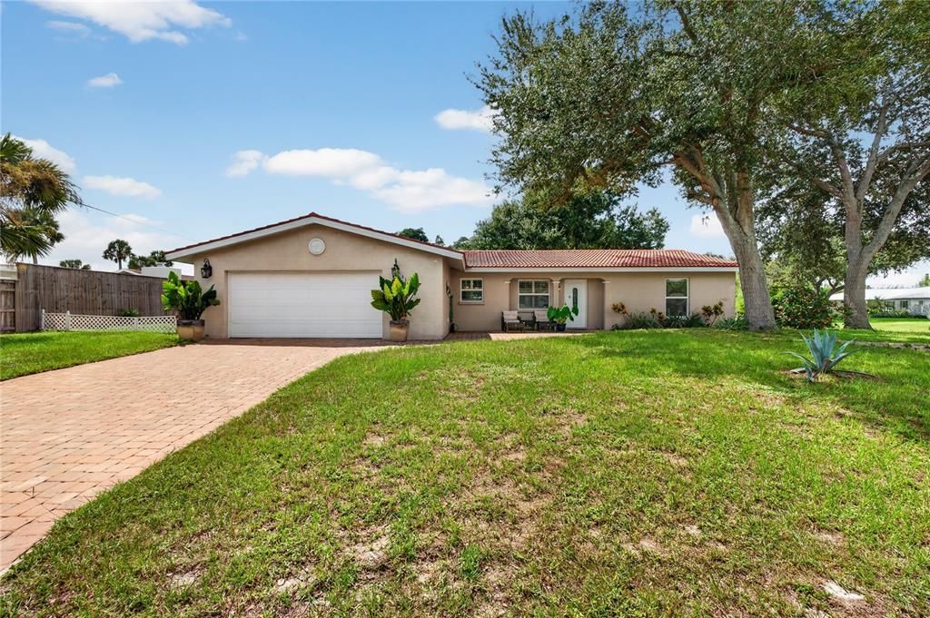 For Sale: $449,000 (2 beds, 2 baths, 1464 Square Feet)