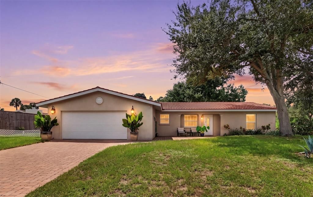 For Sale: $449,000 (2 beds, 2 baths, 1464 Square Feet)