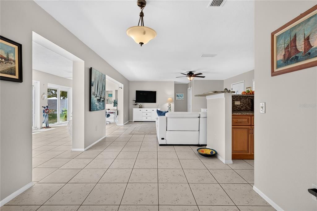 For Sale: $449,000 (2 beds, 2 baths, 1464 Square Feet)