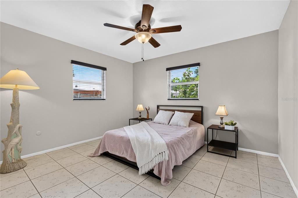 For Sale: $449,000 (2 beds, 2 baths, 1464 Square Feet)