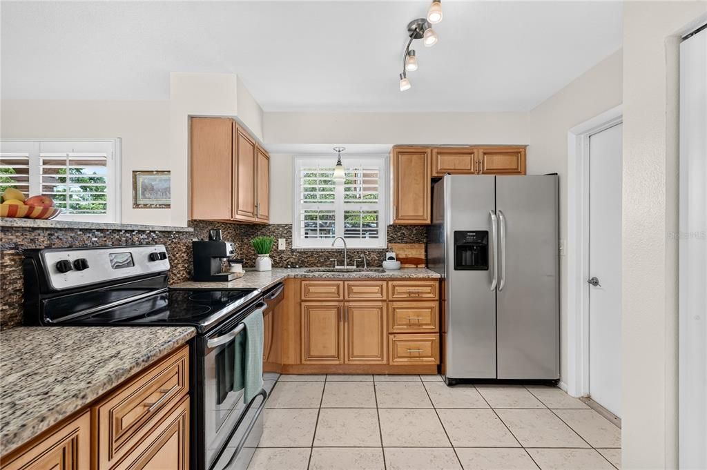 For Sale: $449,000 (2 beds, 2 baths, 1464 Square Feet)