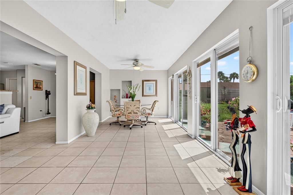 For Sale: $449,000 (2 beds, 2 baths, 1464 Square Feet)