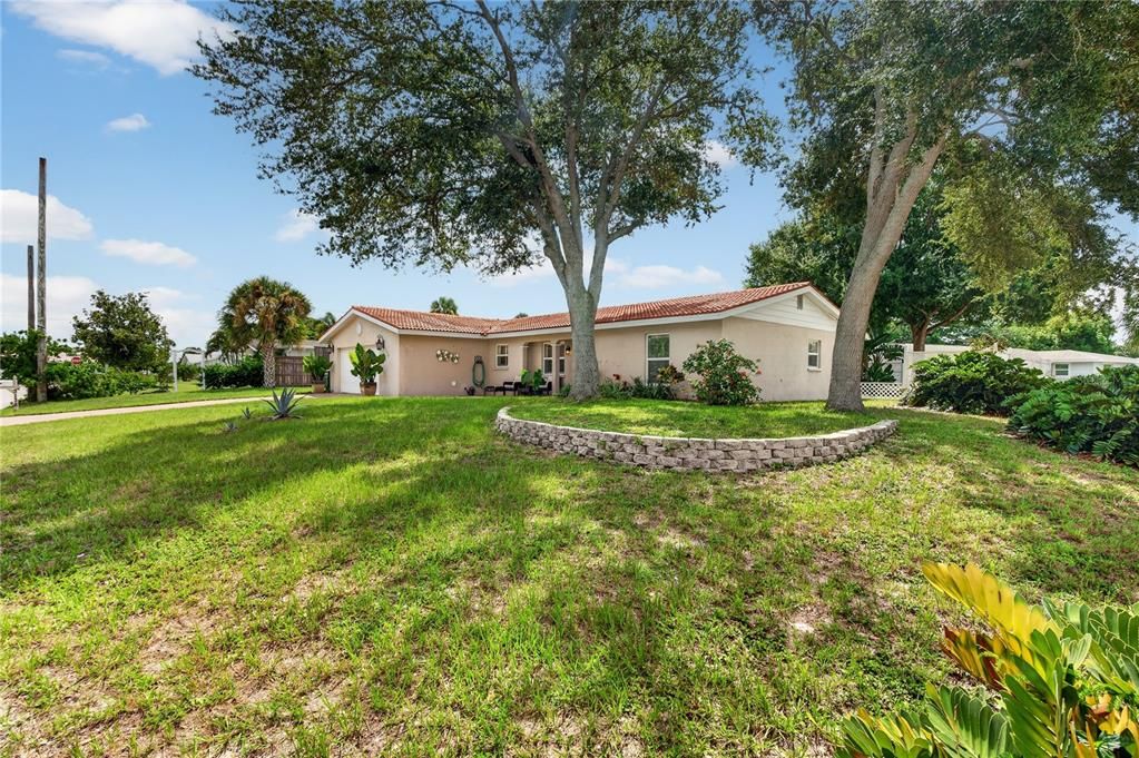 For Sale: $449,000 (2 beds, 2 baths, 1464 Square Feet)