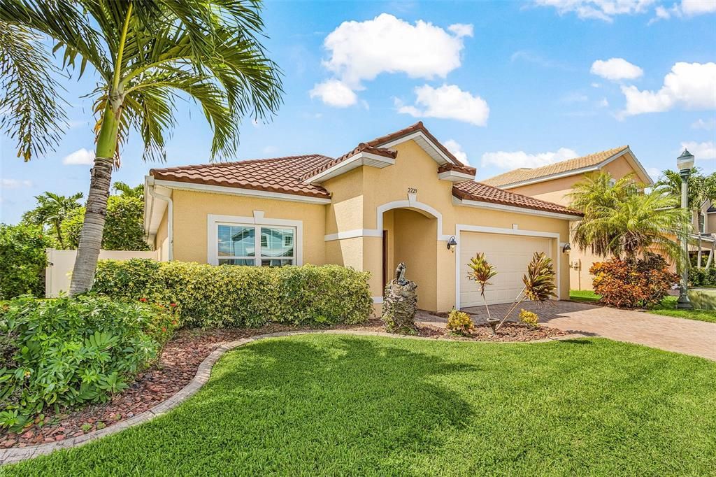 For Sale: $369,900 (3 beds, 2 baths, 1926 Square Feet)