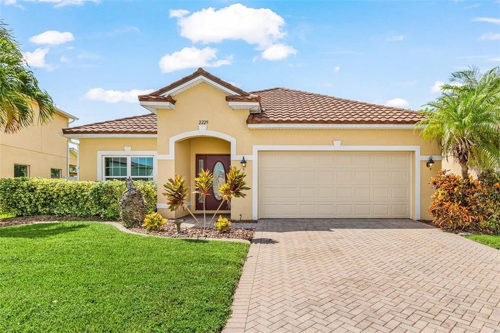 For Sale: $369,900 (3 beds, 2 baths, 1926 Square Feet)