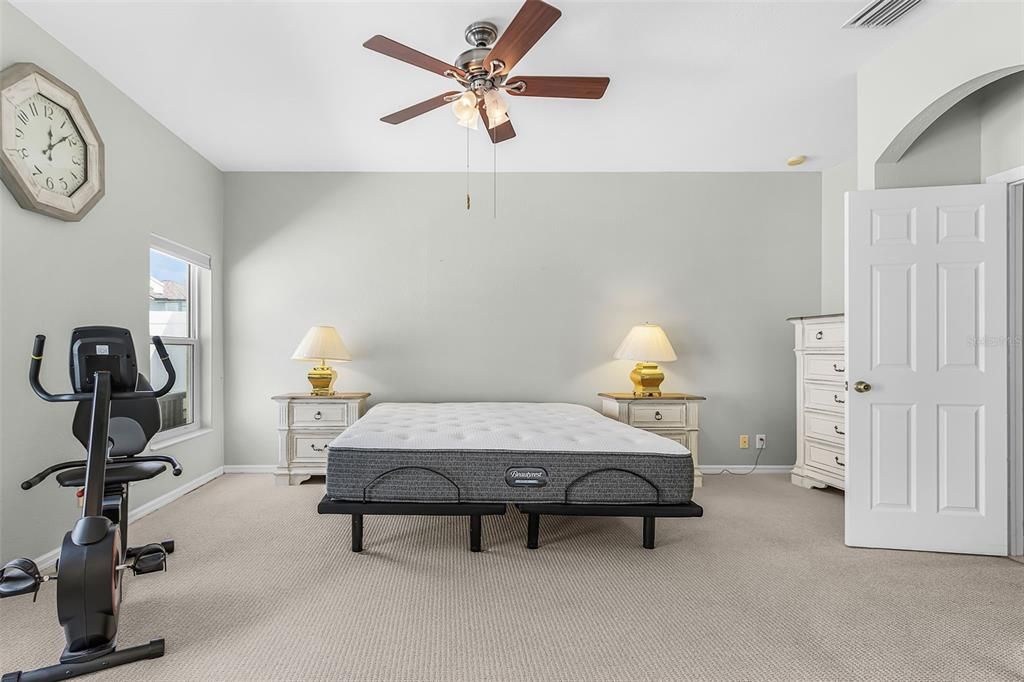 For Sale: $369,900 (3 beds, 2 baths, 1926 Square Feet)