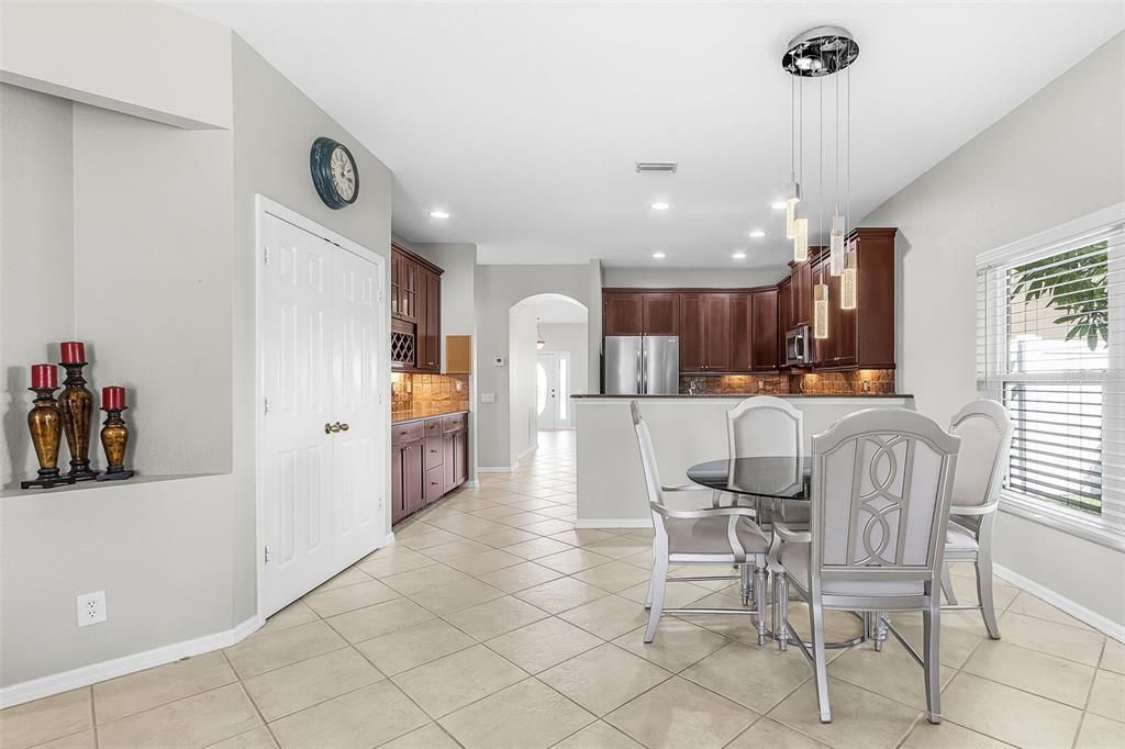 For Sale: $369,900 (3 beds, 2 baths, 1926 Square Feet)