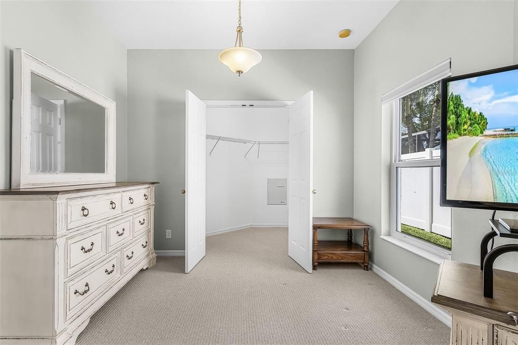 For Sale: $369,900 (3 beds, 2 baths, 1926 Square Feet)
