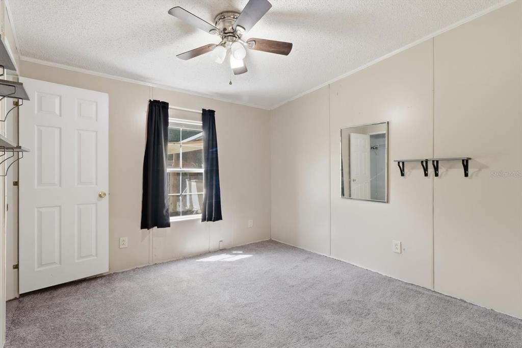 For Sale: $250,000 (5 beds, 3 baths, 2356 Square Feet)