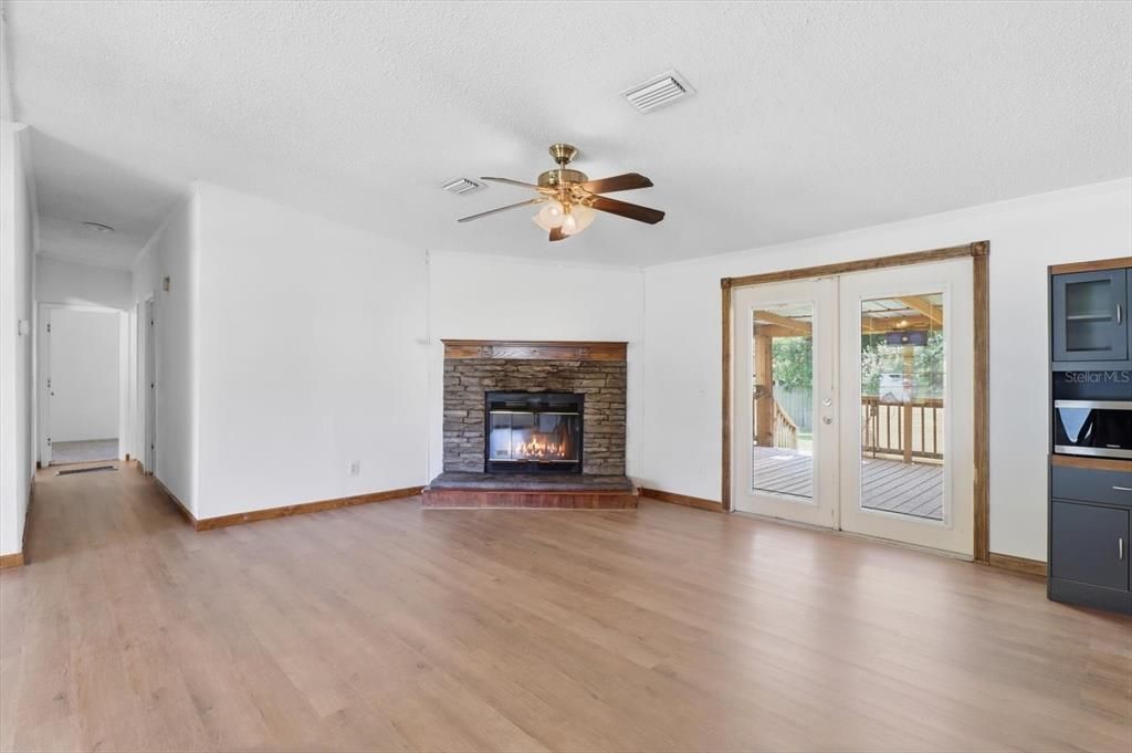 For Sale: $250,000 (5 beds, 3 baths, 2356 Square Feet)