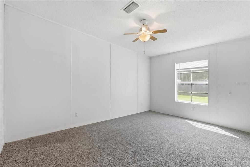 For Sale: $250,000 (5 beds, 3 baths, 2356 Square Feet)