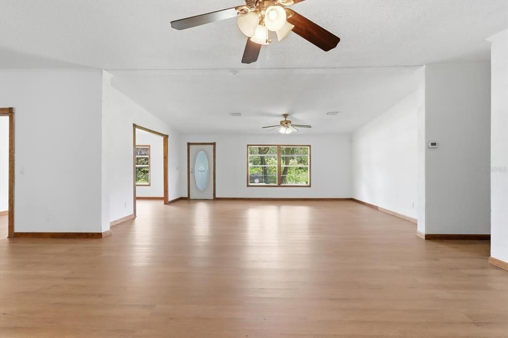 For Sale: $250,000 (5 beds, 3 baths, 2356 Square Feet)