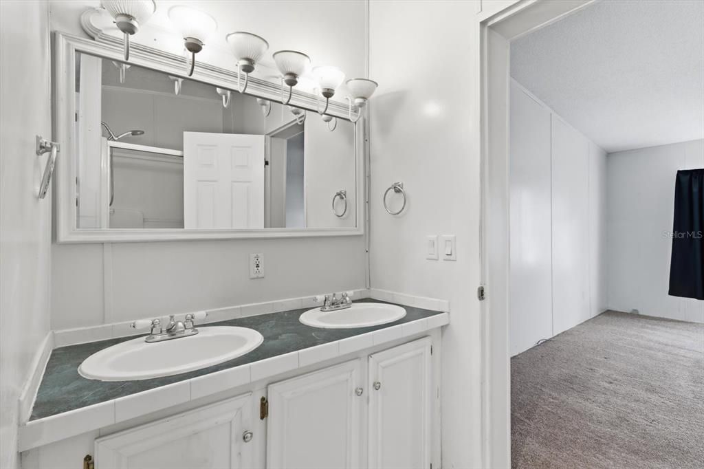 For Sale: $250,000 (5 beds, 3 baths, 2356 Square Feet)