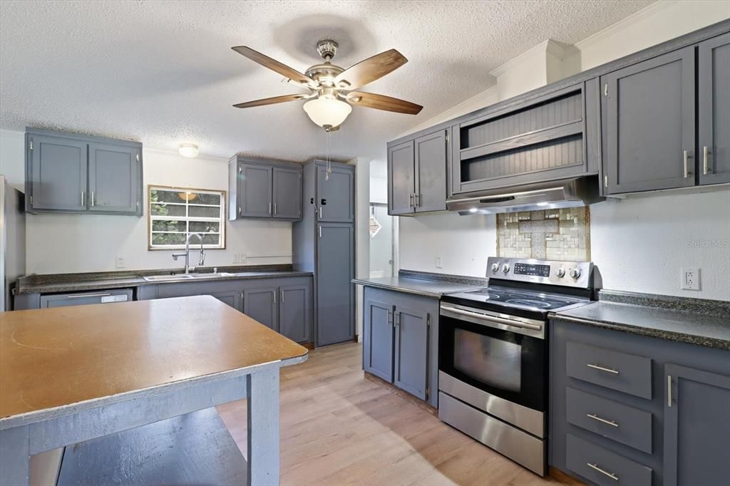 For Sale: $250,000 (5 beds, 3 baths, 2356 Square Feet)