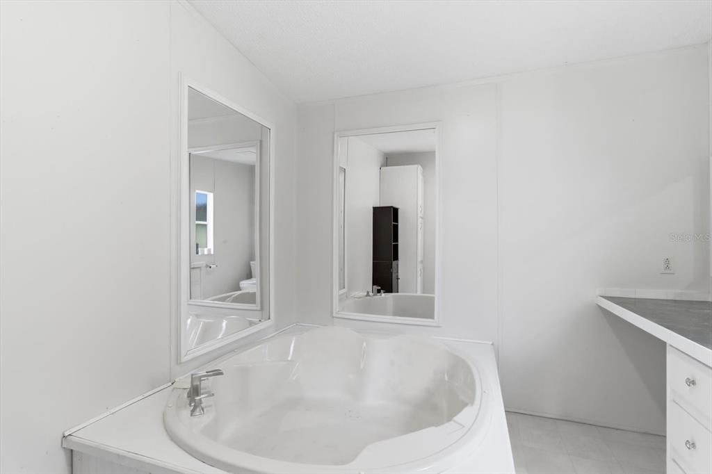 For Sale: $250,000 (5 beds, 3 baths, 2356 Square Feet)