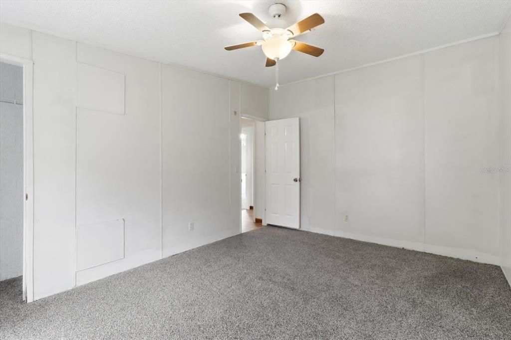 For Sale: $250,000 (5 beds, 3 baths, 2356 Square Feet)
