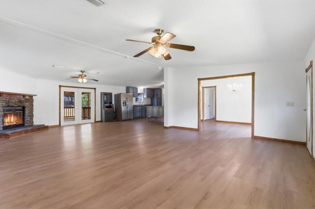 For Sale: $250,000 (5 beds, 3 baths, 2356 Square Feet)