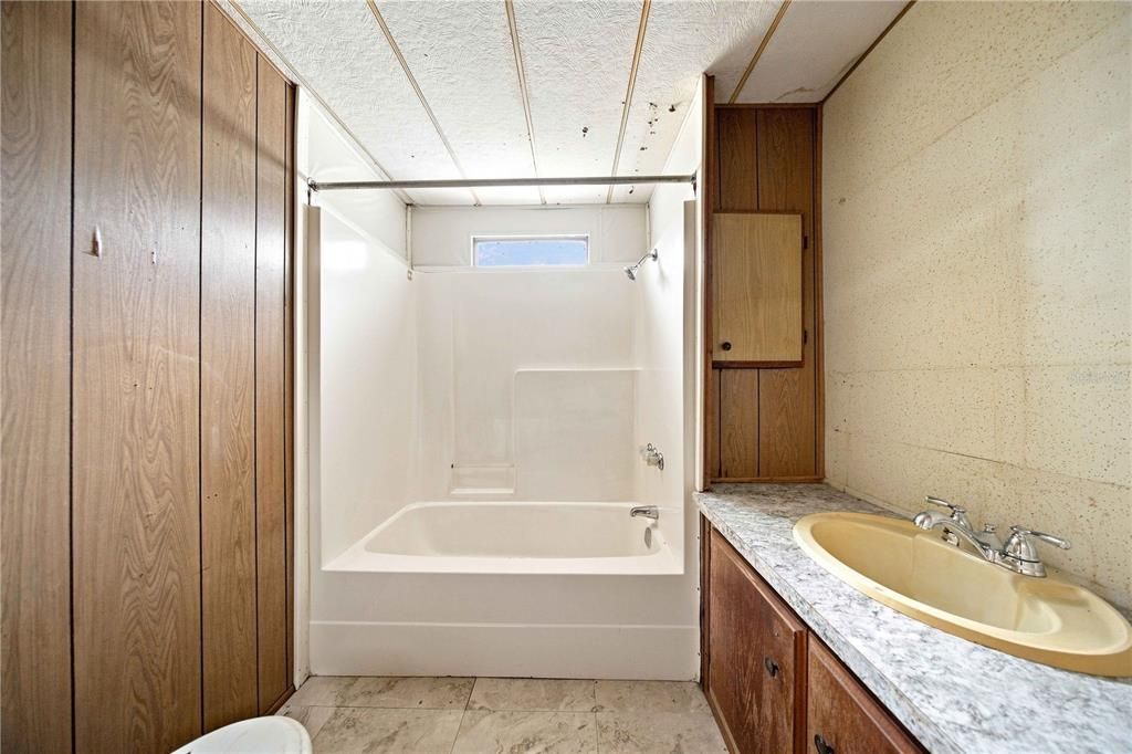На продажу: $292,550 (3 спален, 2 ванн, 1152 Квадратных фут)