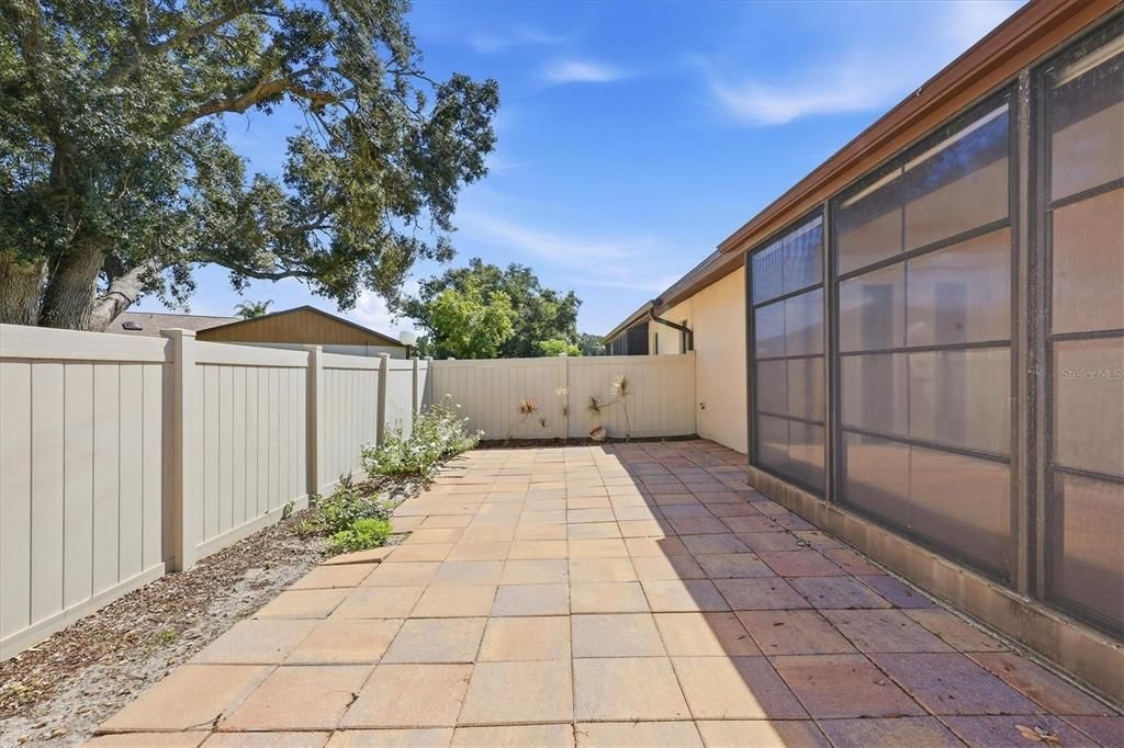 For Sale: $225,000 (2 beds, 2 baths, 1072 Square Feet)