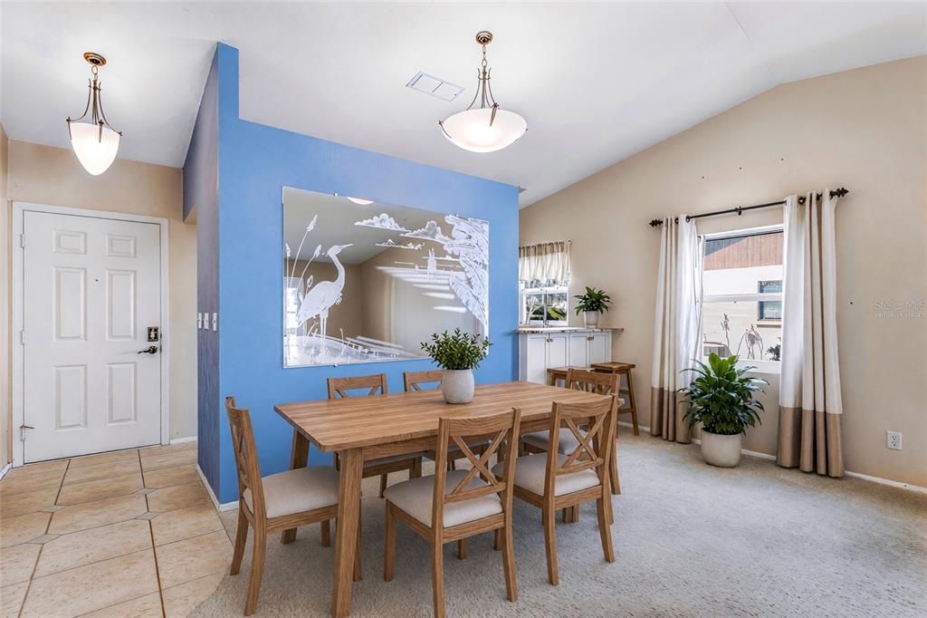 For Sale: $225,000 (2 beds, 2 baths, 1072 Square Feet)
