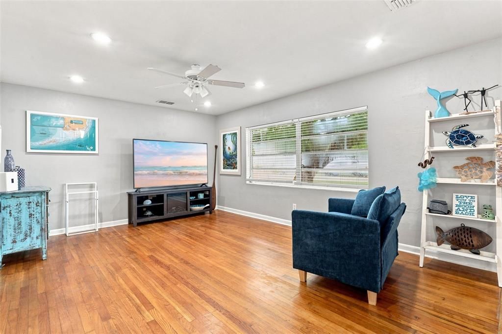 For Sale: $269,900 (3 beds, 1 baths, 1188 Square Feet)