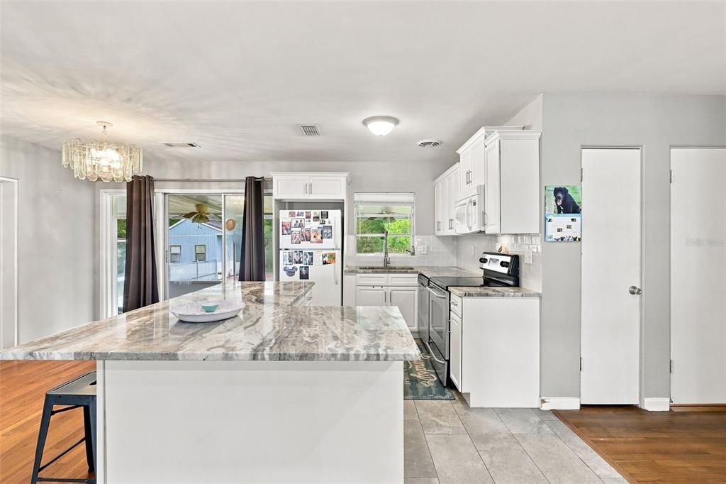 For Sale: $269,900 (3 beds, 1 baths, 1188 Square Feet)