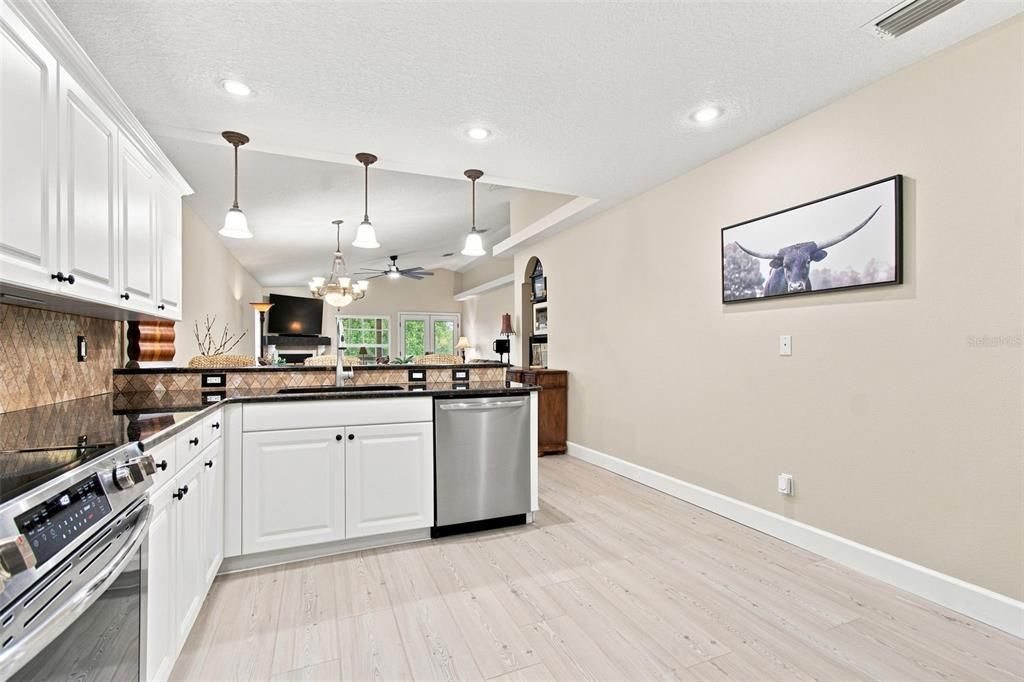 En Venta: $739,900 (3 camas, 2 baños, 1728 Pies cuadrados)