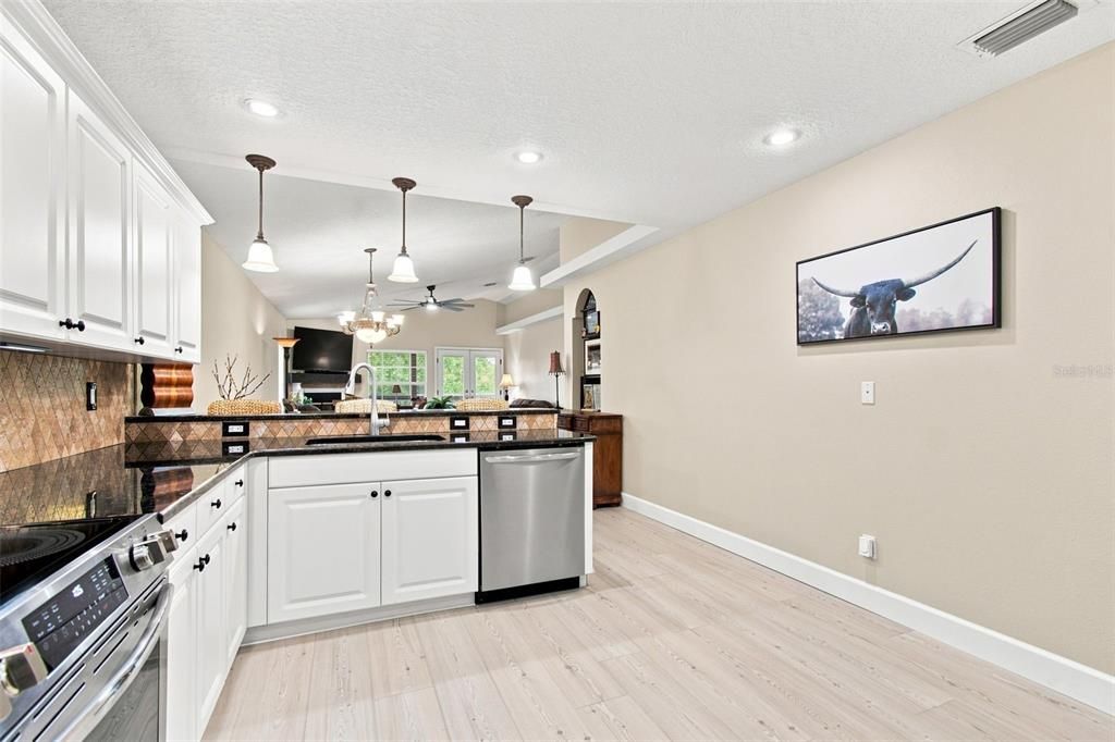 En Venta: $739,900 (3 camas, 2 baños, 1728 Pies cuadrados)