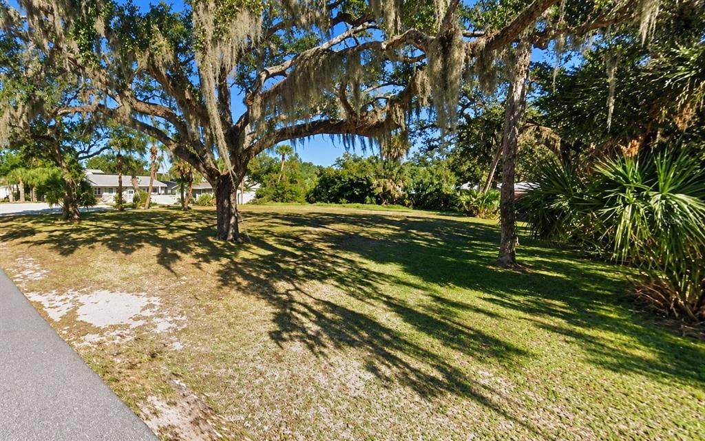 En Venta: $625,000 (0.14 acres)