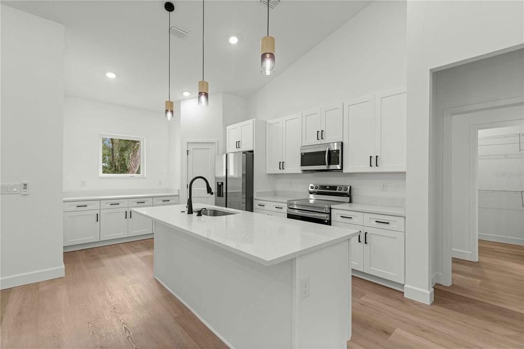 На продажу: $299,990 (3 спален, 2 ванн, 1502 Квадратных фут)