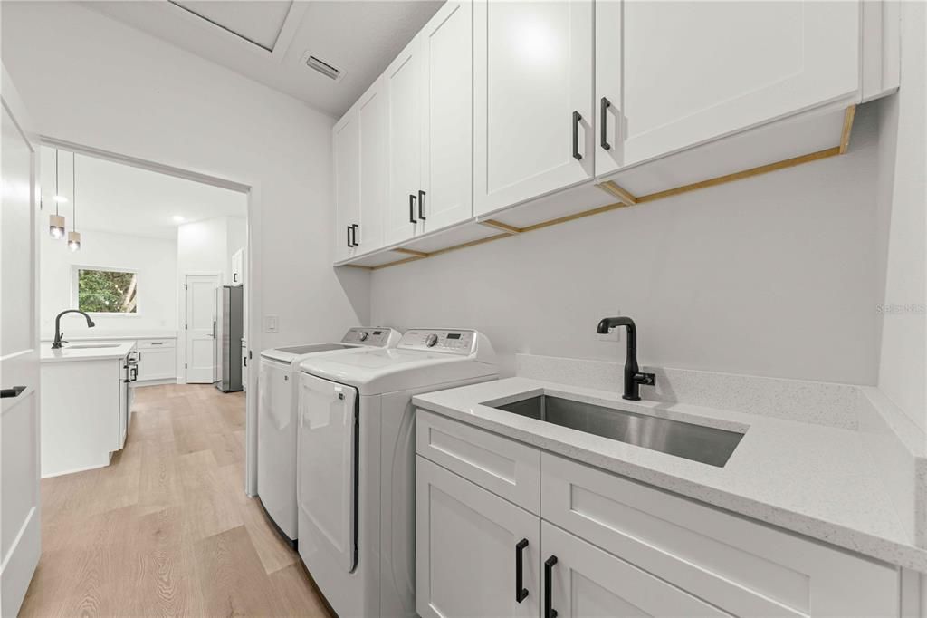 На продажу: $299,990 (3 спален, 2 ванн, 1502 Квадратных фут)