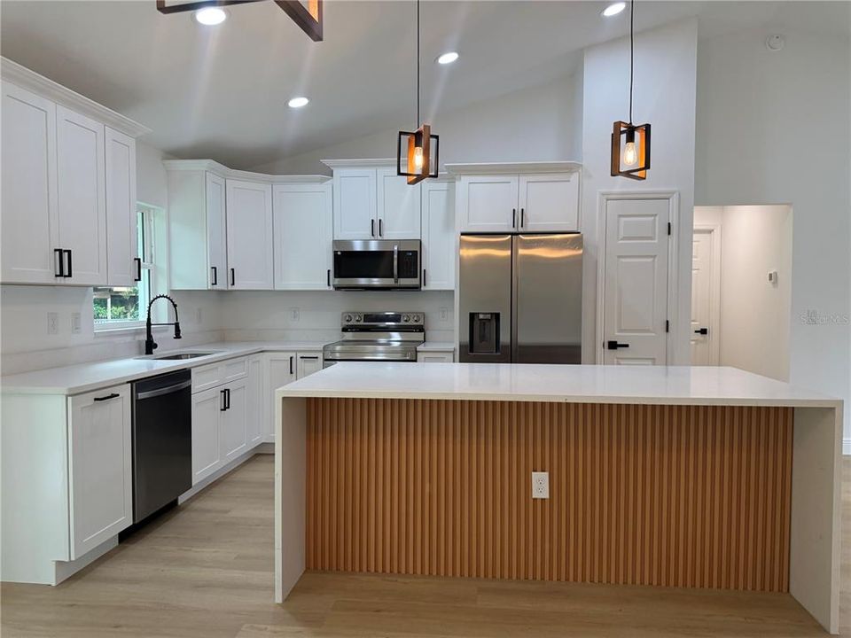 For Sale: $272,500 (3 beds, 2 baths, 1402 Square Feet)