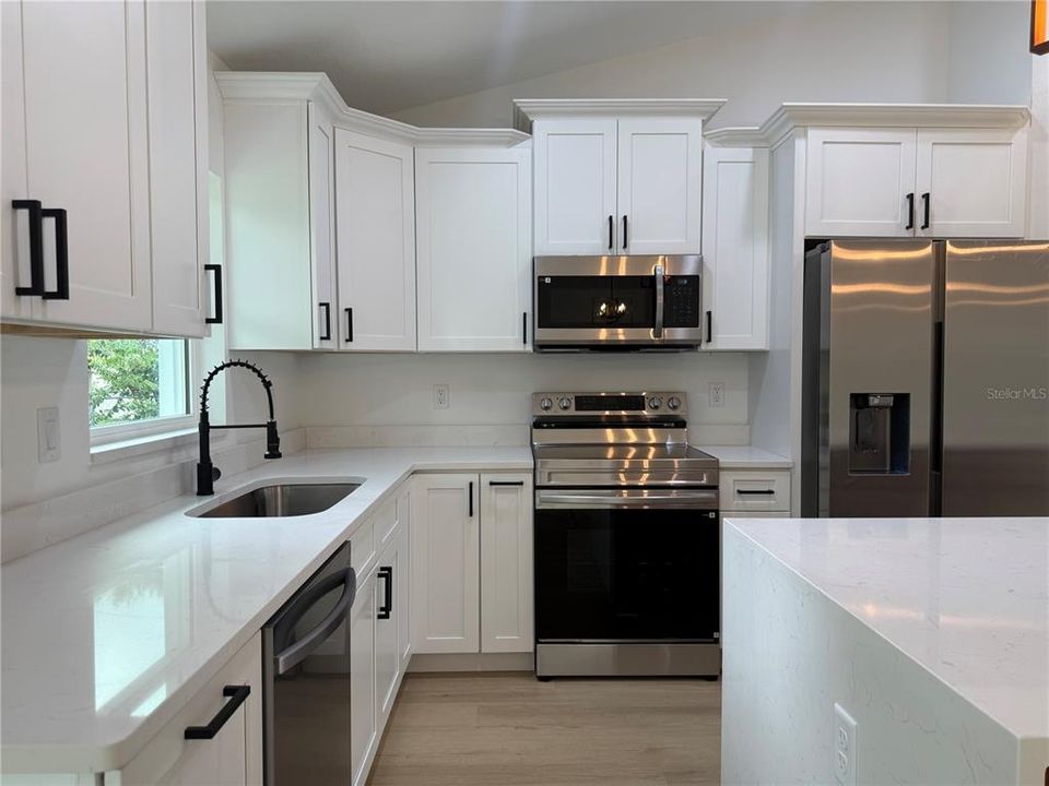 For Sale: $272,500 (3 beds, 2 baths, 1402 Square Feet)