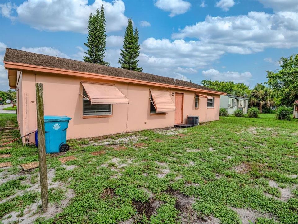 На продажу: $395,000 (4 спален, 1 ванн, 1120 Квадратных фут)