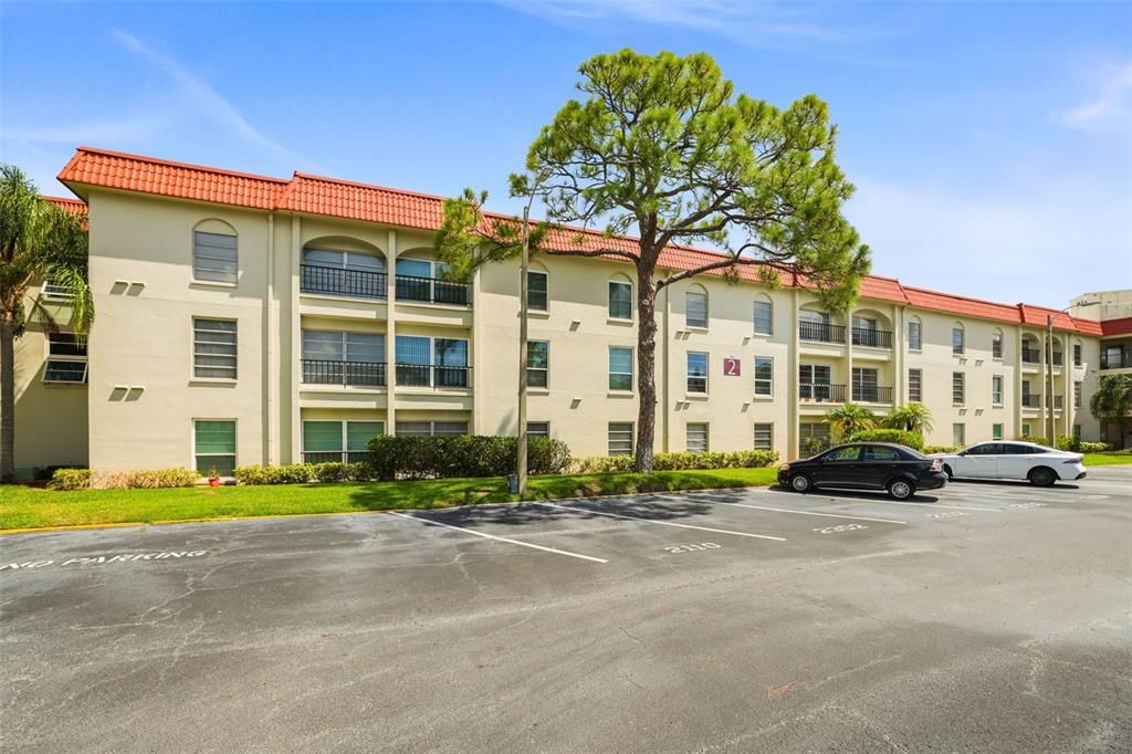 For Rent: $2,200 (2 beds, 1 baths, 920 Square Feet)
