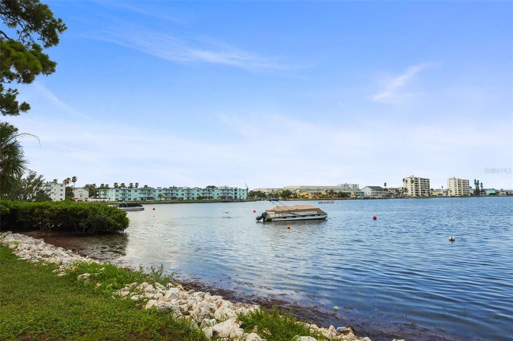 For Rent: $2,200 (2 beds, 1 baths, 920 Square Feet)
