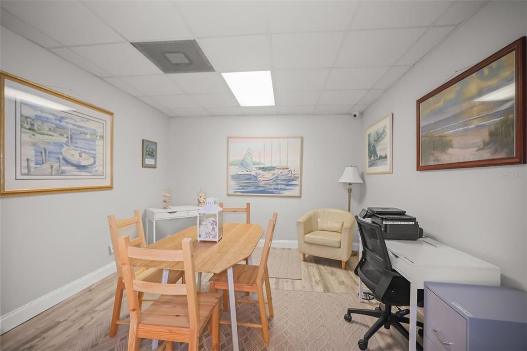 For Rent: $2,200 (2 beds, 1 baths, 920 Square Feet)