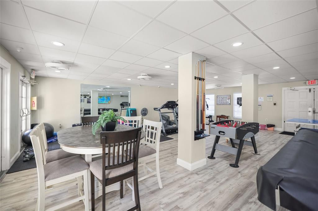 For Rent: $2,200 (2 beds, 1 baths, 920 Square Feet)