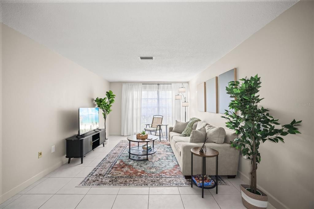 For Rent: $2,200 (2 beds, 1 baths, 920 Square Feet)