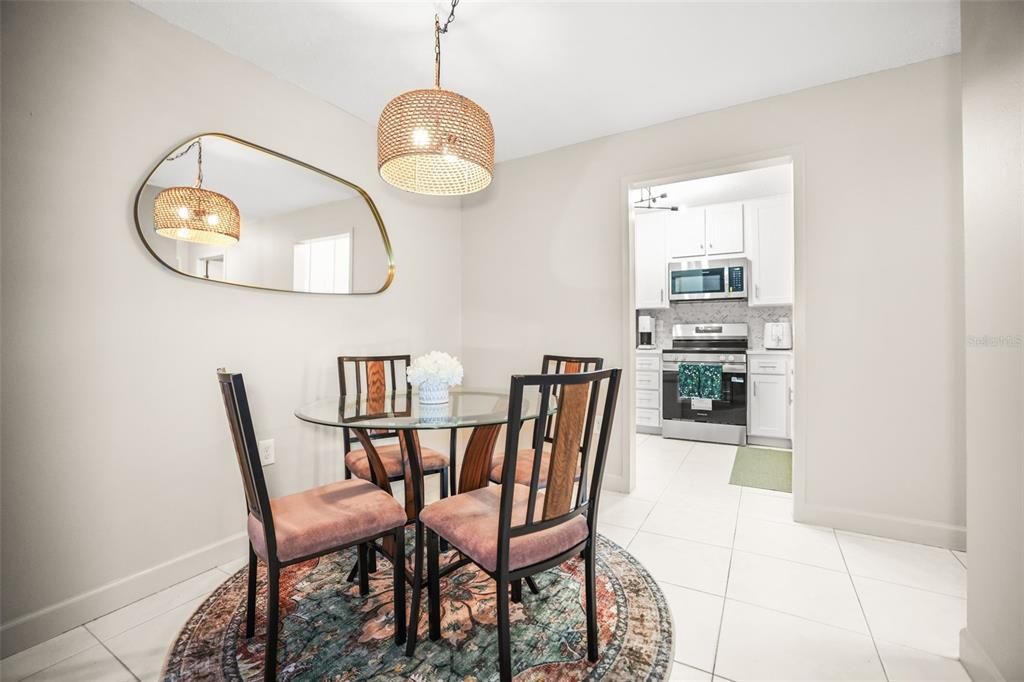 For Rent: $2,200 (2 beds, 1 baths, 920 Square Feet)