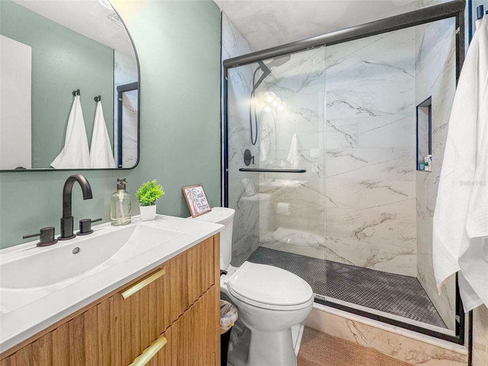 For Rent: $2,200 (2 beds, 1 baths, 920 Square Feet)