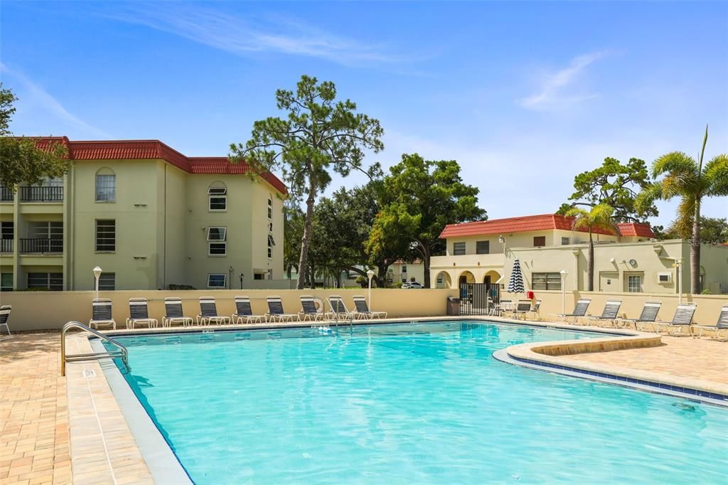 For Rent: $2,200 (2 beds, 1 baths, 920 Square Feet)
