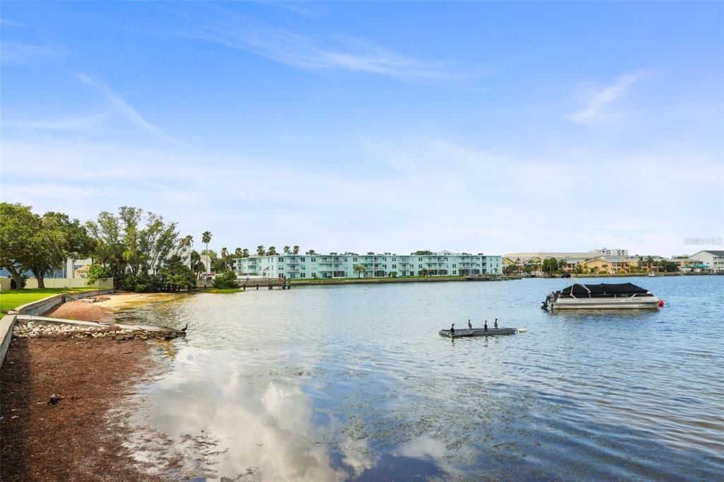 For Rent: $2,200 (2 beds, 1 baths, 920 Square Feet)