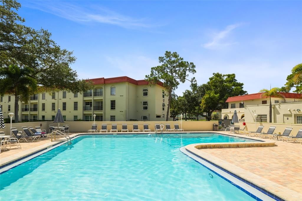For Rent: $2,200 (2 beds, 1 baths, 920 Square Feet)
