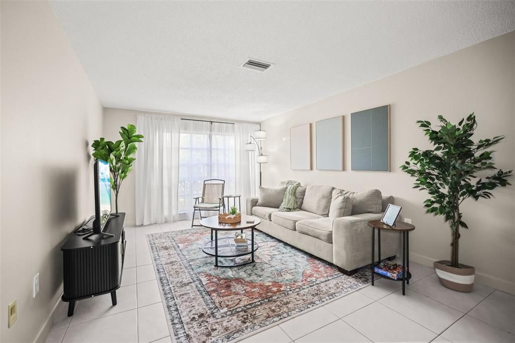 For Rent: $2,200 (2 beds, 1 baths, 920 Square Feet)