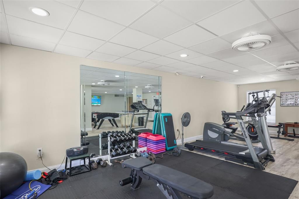 For Rent: $2,200 (2 beds, 1 baths, 920 Square Feet)