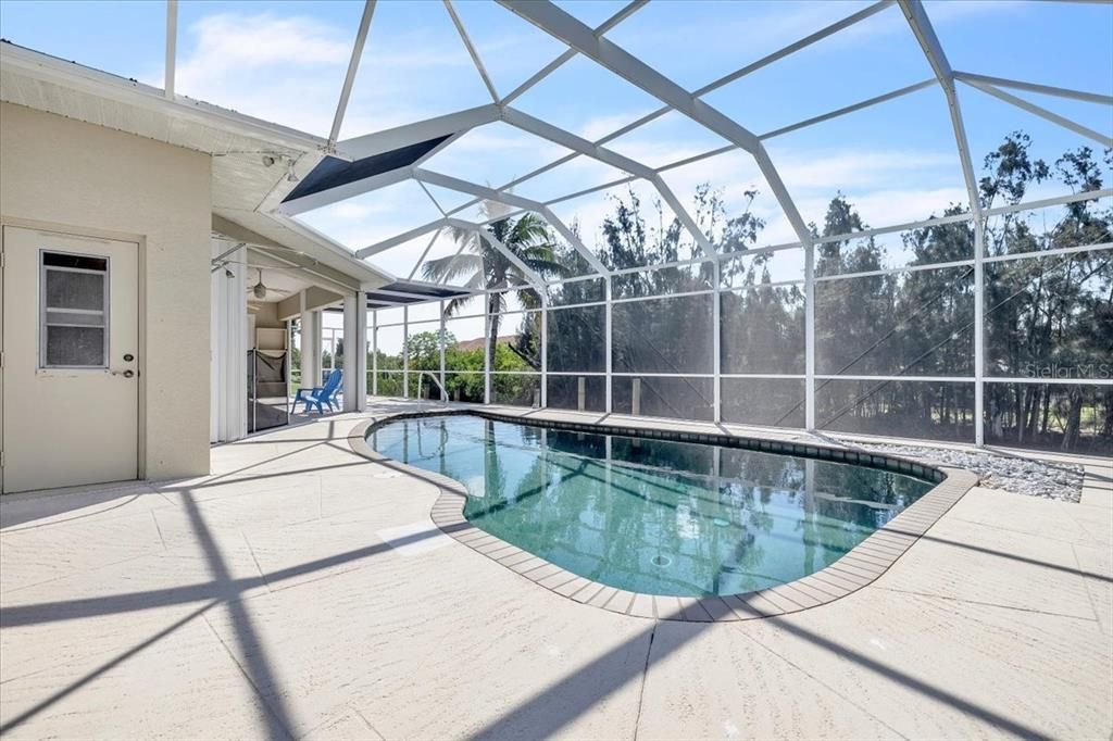 For Sale: $650,000 (3 beds, 2 baths, 2333 Square Feet)