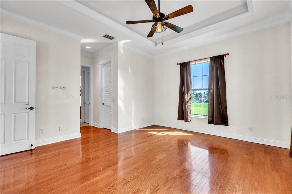For Sale: $650,000 (3 beds, 2 baths, 2333 Square Feet)